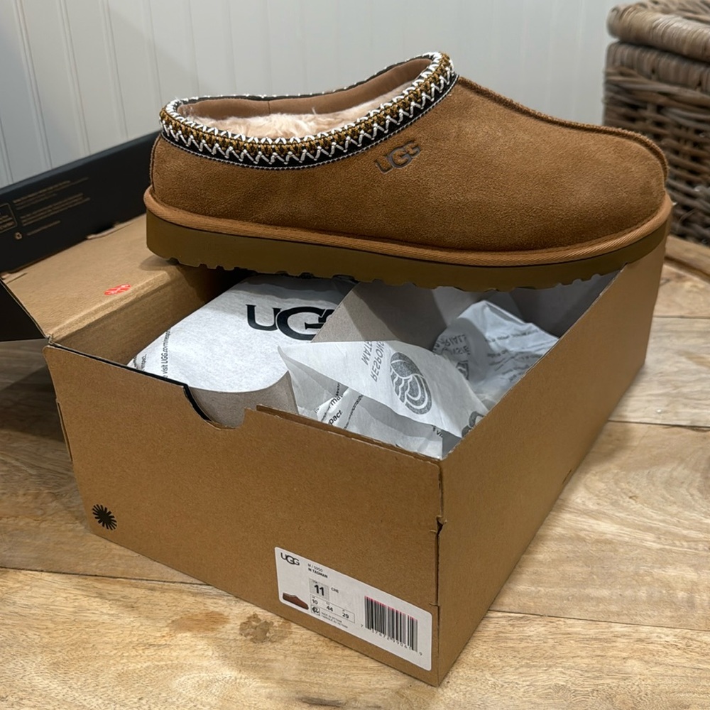 UGG Tasman Slippers. NWT. Size EU 44
In box. Never worn.
